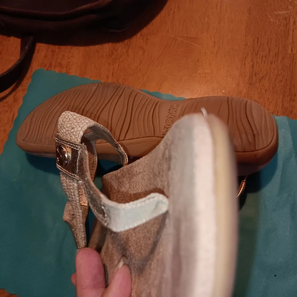 Vionic Metallic Champagne Beige Thong Sandals